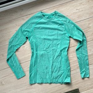 BRAND NEW- FIGS long sleeve, green, athletic top size extra small